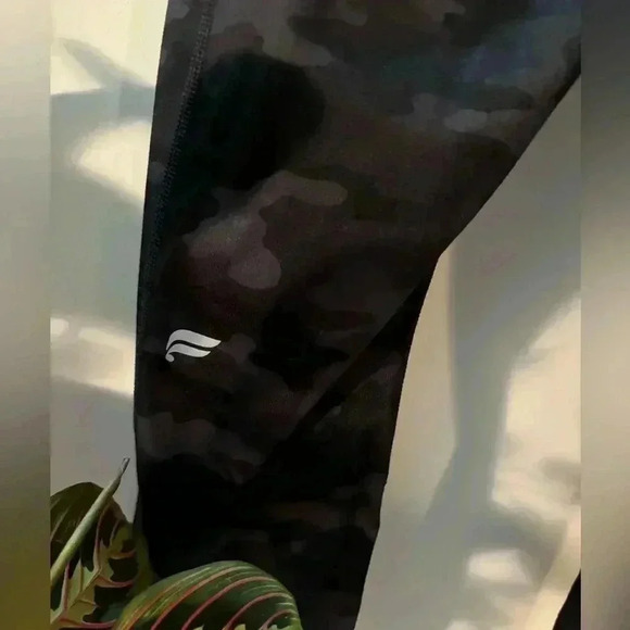 *NWOT* FABLETICS ankle  pant - Picture 4 of 4